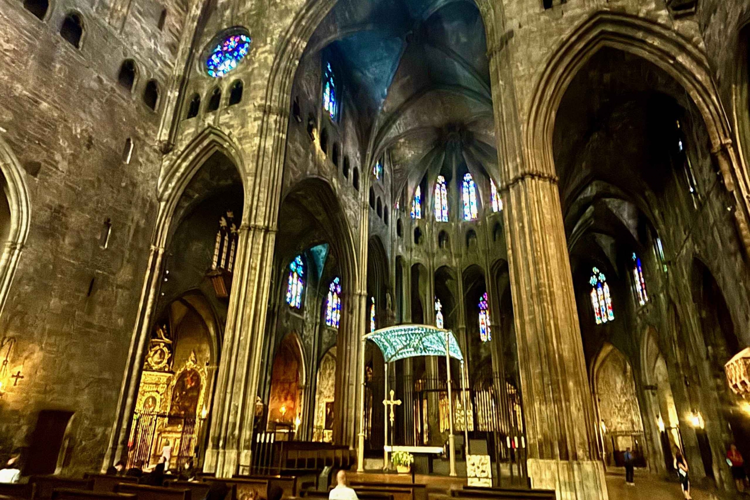 マドリードから：セゴビアを探索し、家族経営のワイナリーで乾杯しましょう