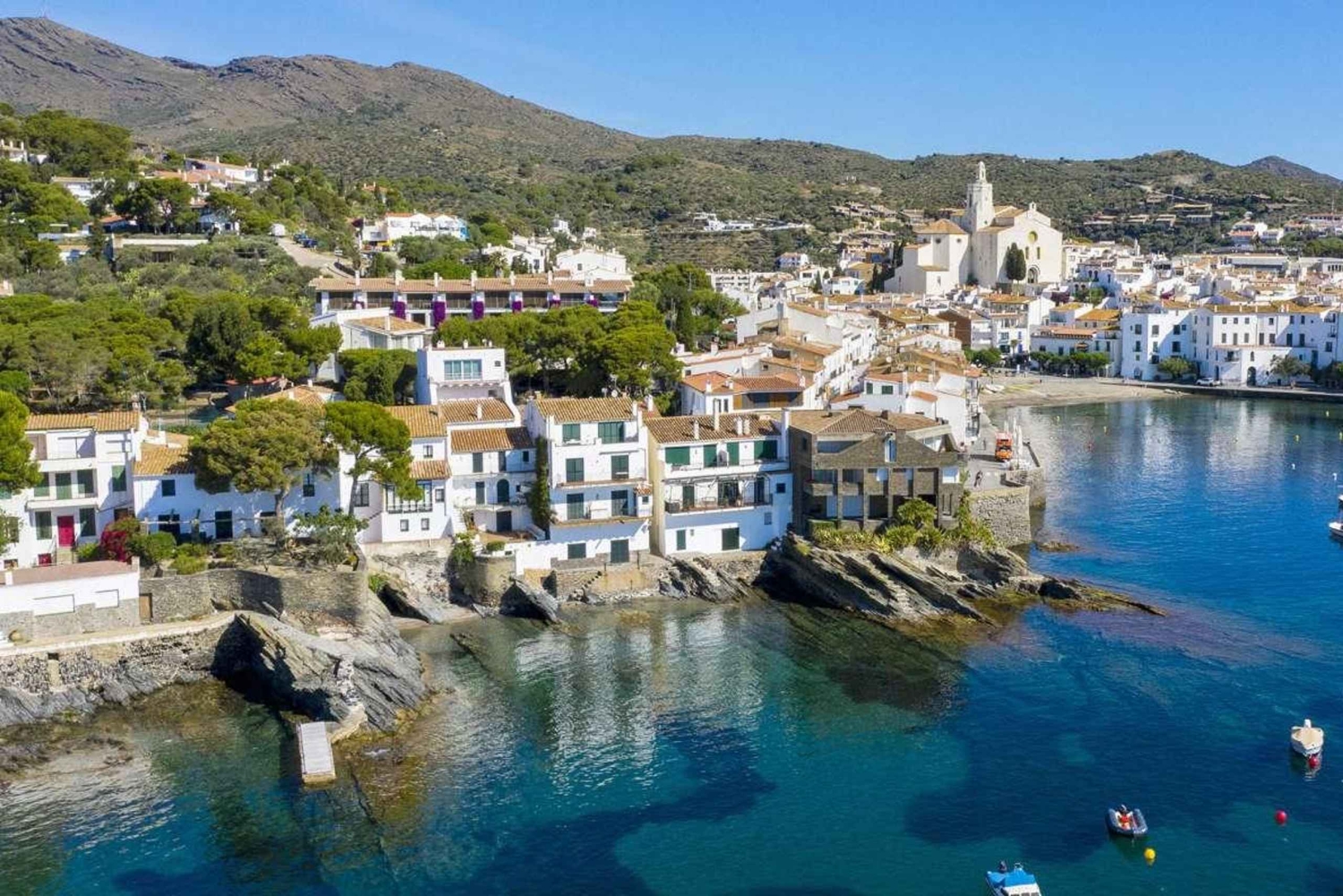 Entre Acantilados y Mar: Viaje a Cadaqués y baño del Paraíso