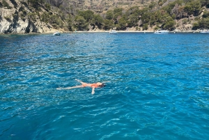 Entre Acantilados y Mar: Viaje a Cadaqués y baño del Paraíso