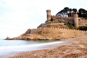 Costa Brava: Paseo en barco y visita a Tossa con servicio de recogida del hotel