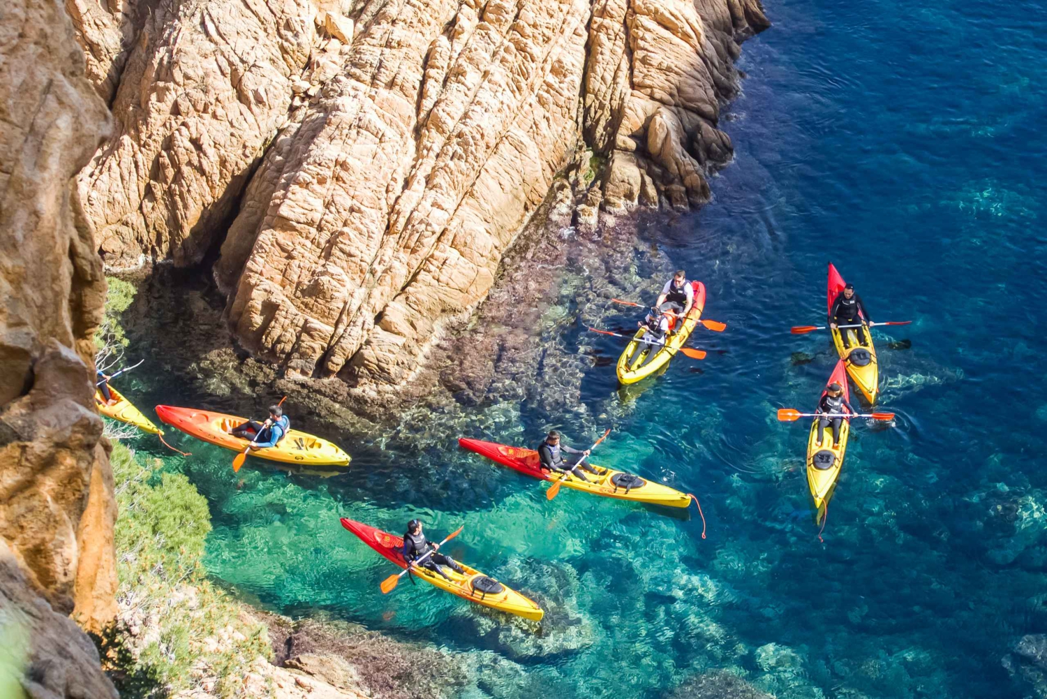 Costa Brava: tour en kayak y esnórquel por cuevas marinas