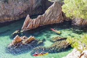 Costa Brava: tour in kayak e snorkeling nelle grotte marine
