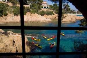 Costa Brava: tour en kayak y esnórquel por cuevas marinas