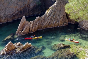 Costa Brava: tour en kayak y esnórquel por cuevas marinas