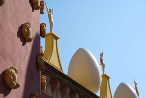 El mundo surrealista de Dalí: tour privado en grupo por Figueres y Girona