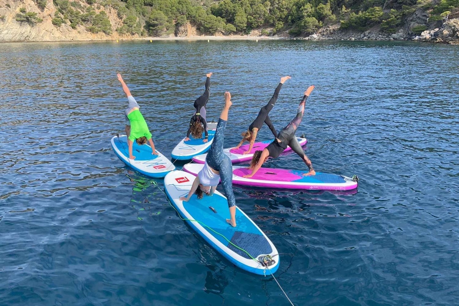 Эмпуриабрава: занятия SUP-йогой