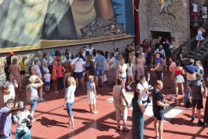 Figueres: Dalí Theatre-Museum Guided Tour with Tickets
