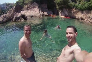 Z Barcelony: Wycieczka kajakiem i nurkowanie z rurką na Costa Brava z piknikiem