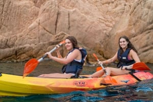 Da Barcellona: Tour della Costa Brava in kayak e snorkeling con picnic