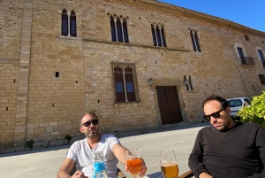バルセロナ発：カタルーニャを探索する4日間の小グループツアー