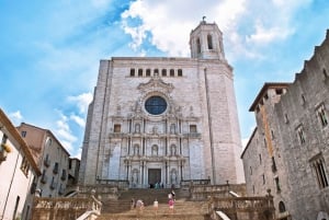 Barcelonasta: Yksityinen Gironan keskiaikainen puolipäiväinen kiertoajelu.