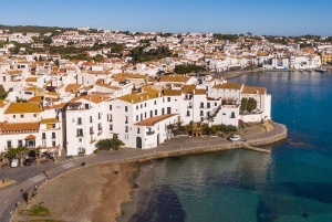 Depuis Roses : Excursion en bateau et visite de Cadaqués toute la journée.