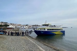 Desde Roses: Tour en barco por la costa catalana de Cadaqués