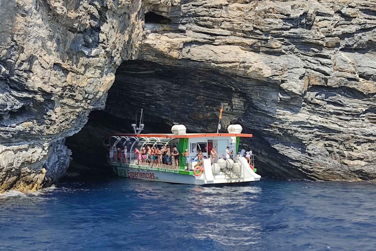 From Roses: Wycieczka łodzią ze szklanym dnem na przylądek Norfeu i jaskinia Tamariu