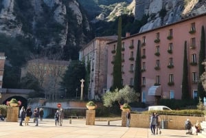 Escursione di un'intera giornata a Montserrat: Monastero in cima alla montagna