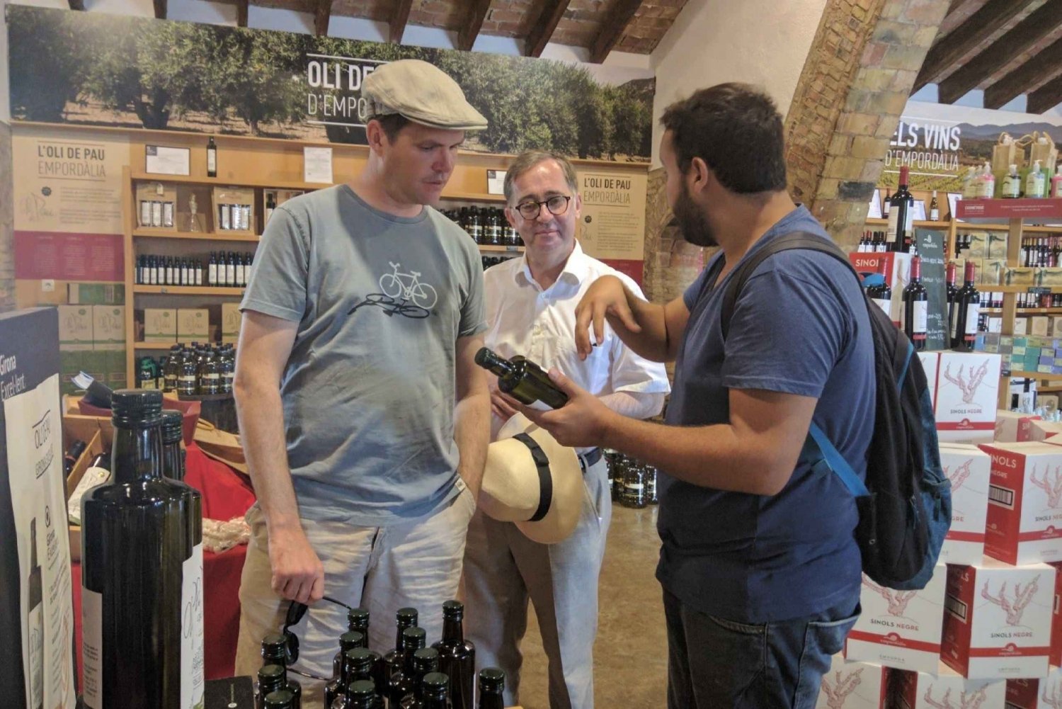 Girona: Local Wineries Tour with Breakfast and Wine Tasting