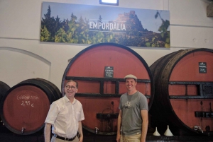 Girona: Local Wineries Tour with Breakfast and Wine Tasting