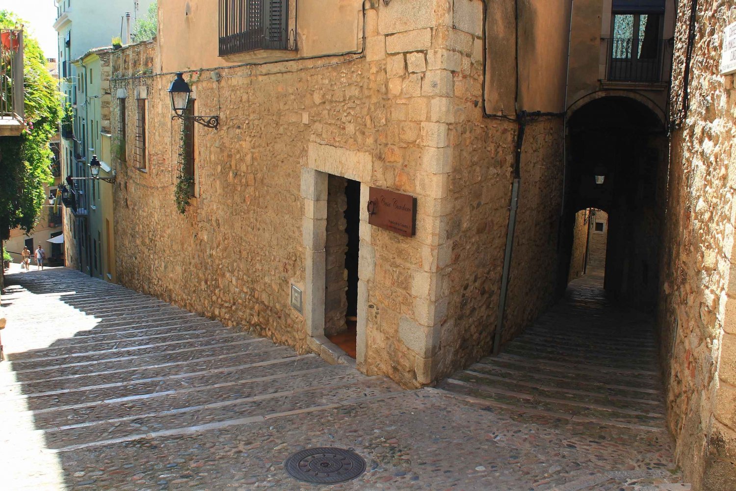 Girona: Small Group Walking Tour
