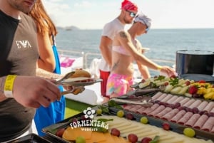 Ibiza: Formentera Stranden Cruise met Paella, Bar en Sport