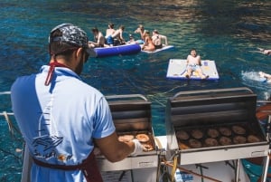 Lloret de Mar : Croisière en catamaran avec barbecue et boissons