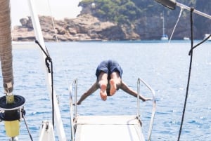 Lloret de Mar : Croisière en catamaran avec barbecue et boissons