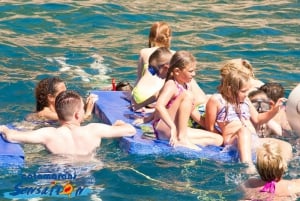 Lloret de Mar : Croisière en catamaran avec barbecue et boissons