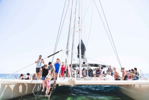 Lloret de Mar : Croisière en catamaran avec barbecue et boissons