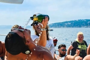 Lloret de Mar : Croisière en catamaran avec repas, boissons et musique