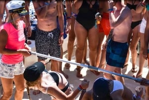 Lloret de Mar : Croisière en catamaran avec repas, boissons et musique