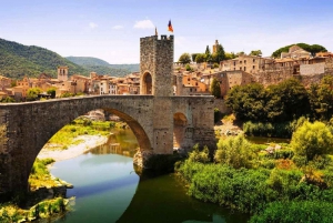 Escursione privata di un giorno: Villaggi medievali della Catalogna con pranzo