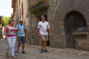 Escursione privata di un giorno: Villaggi medievali della Catalogna con pranzo