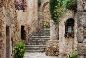 Private Tour Girona & Medieval Villages from Barcelona