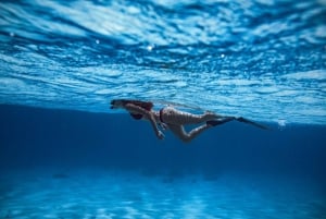 Rosas: Excursión en barco con kayak, paddle surf y aperitivos