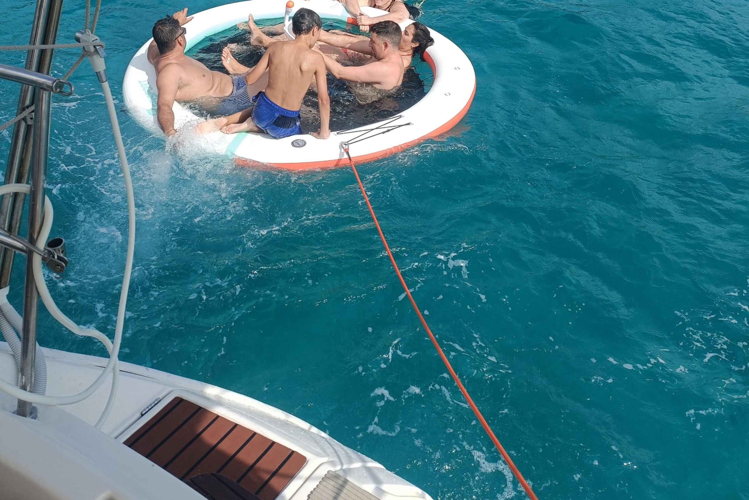 Een dagje zeilen met barbecue aan de Costa Brava