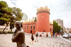 Barcelona: Dali Museum, House and Cadaques Guided Tour