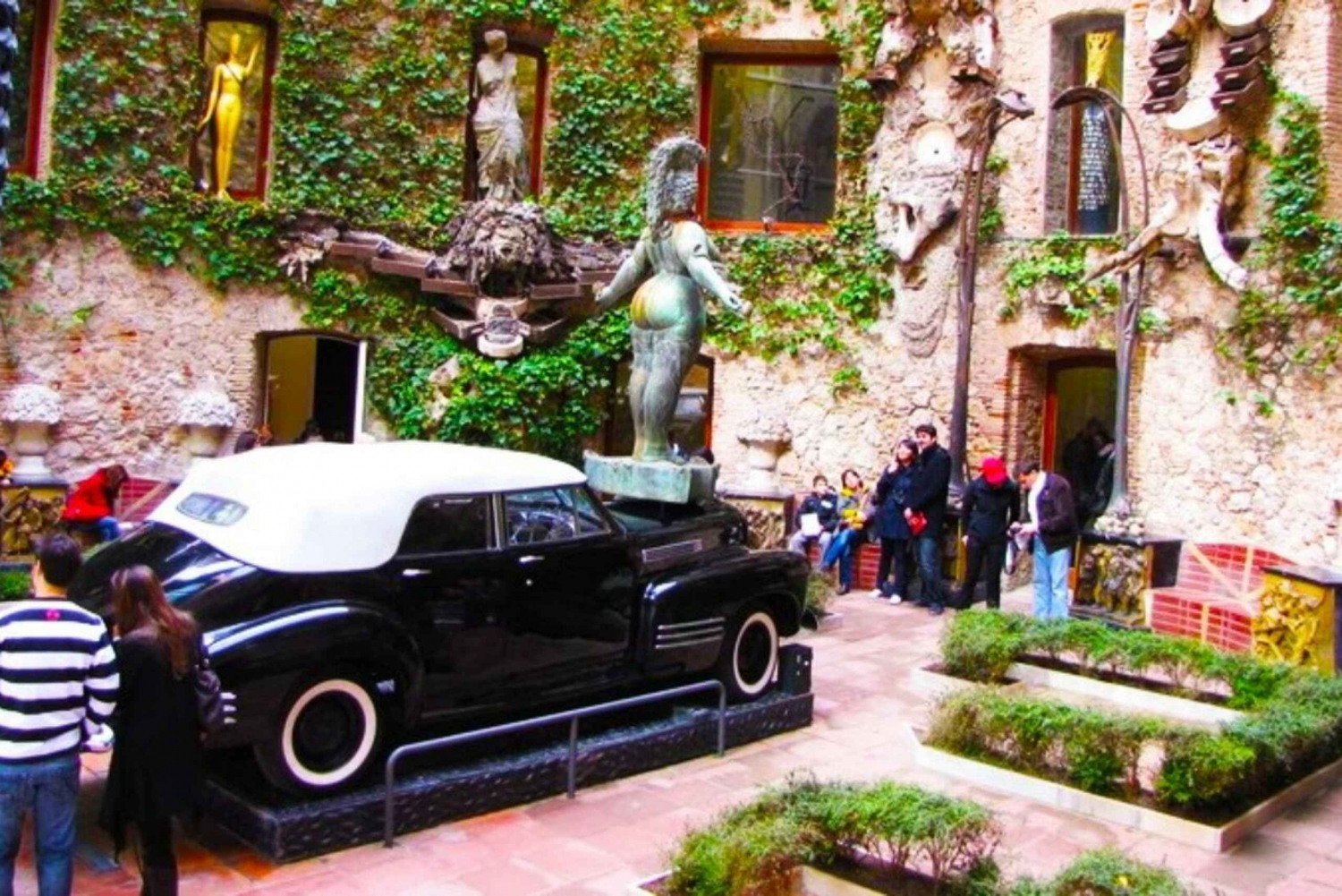 Salvador Dalí Tour from Barcelona with Hotel Pick Up