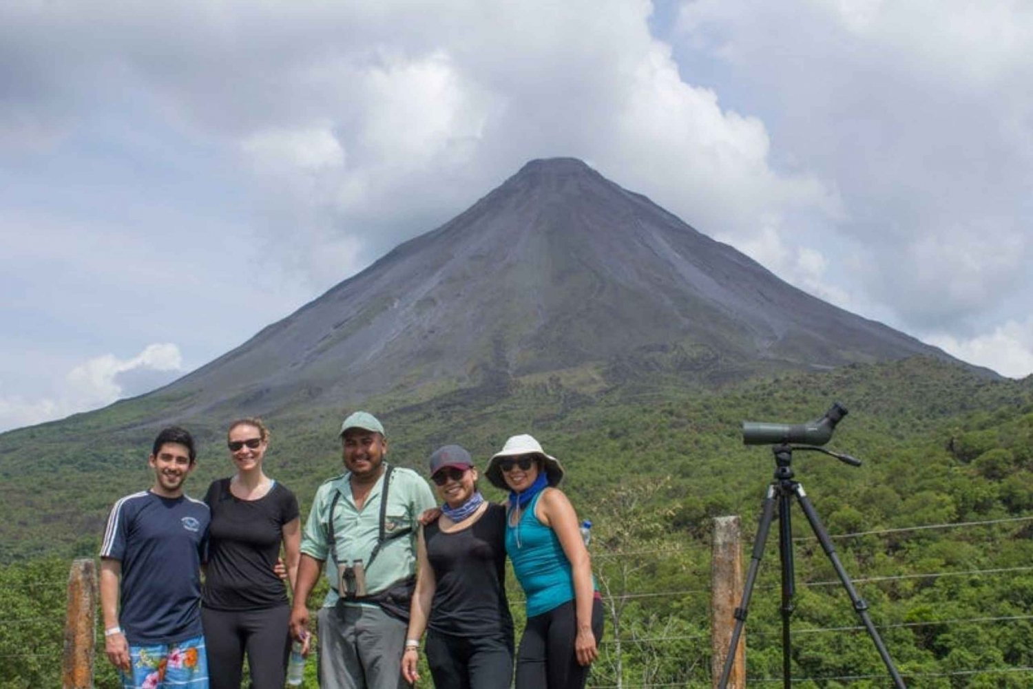 Escursione al vulcano Arenal 3 in 1, ponti sospesi e cascata