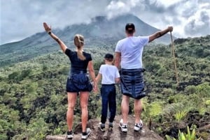 4-in-1-Wanderung zum Vulkan Arenal, Brücken, Wasserfall und heiße Quellen