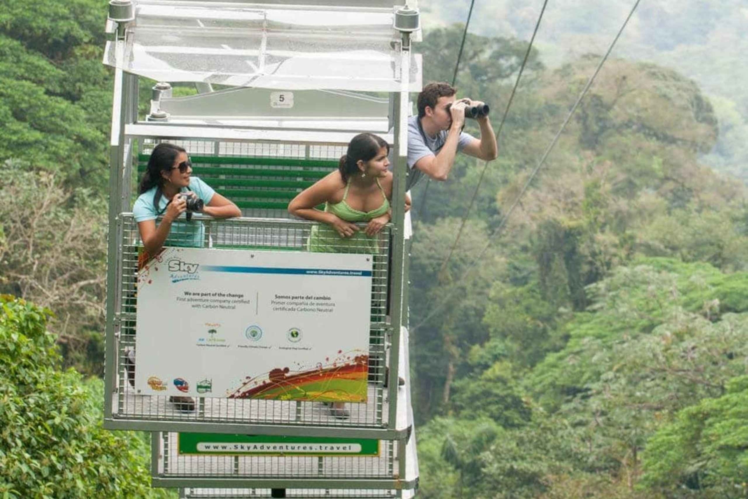 Поездка на канатной дороге к смотровой площадке «Рука Ареналя»