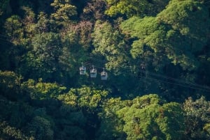 Поездка на канатной дороге к смотровой площадке «Рука Ареналя»