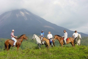 Arenal Canopy og ridetur på hesteryggen
