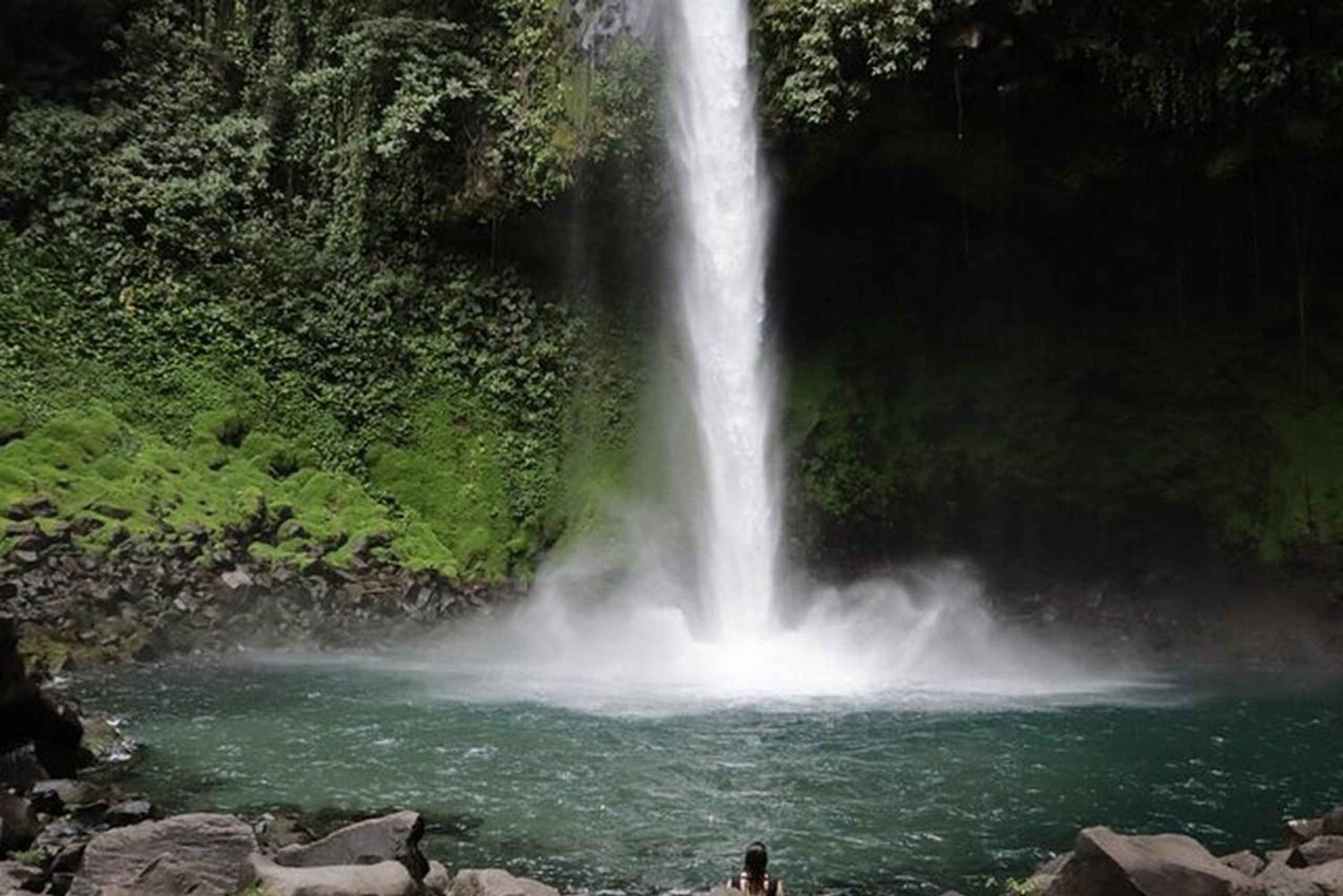 Arenal: Hengebroer, fossefall, vulkan og varme kilder