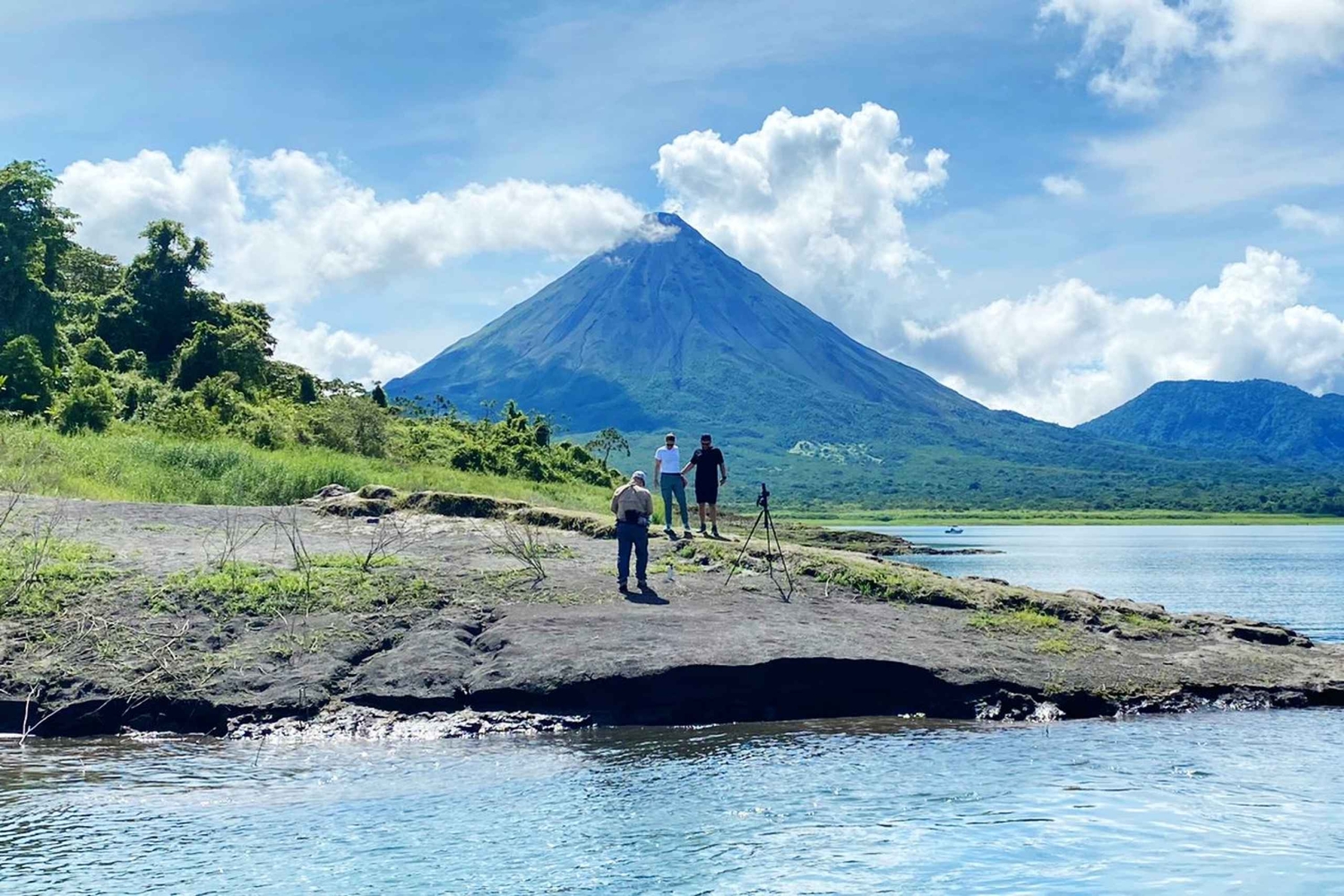 Przygoda w Parku Narodowym Arenal z pieszą wędrówką i rejsem łodzią