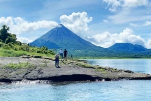 Aventura no Parque Nacional Arenal com caminhada e passeio de barco