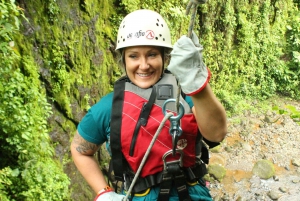 Vulcano Arenal: salto in cascata e canyoning estremo