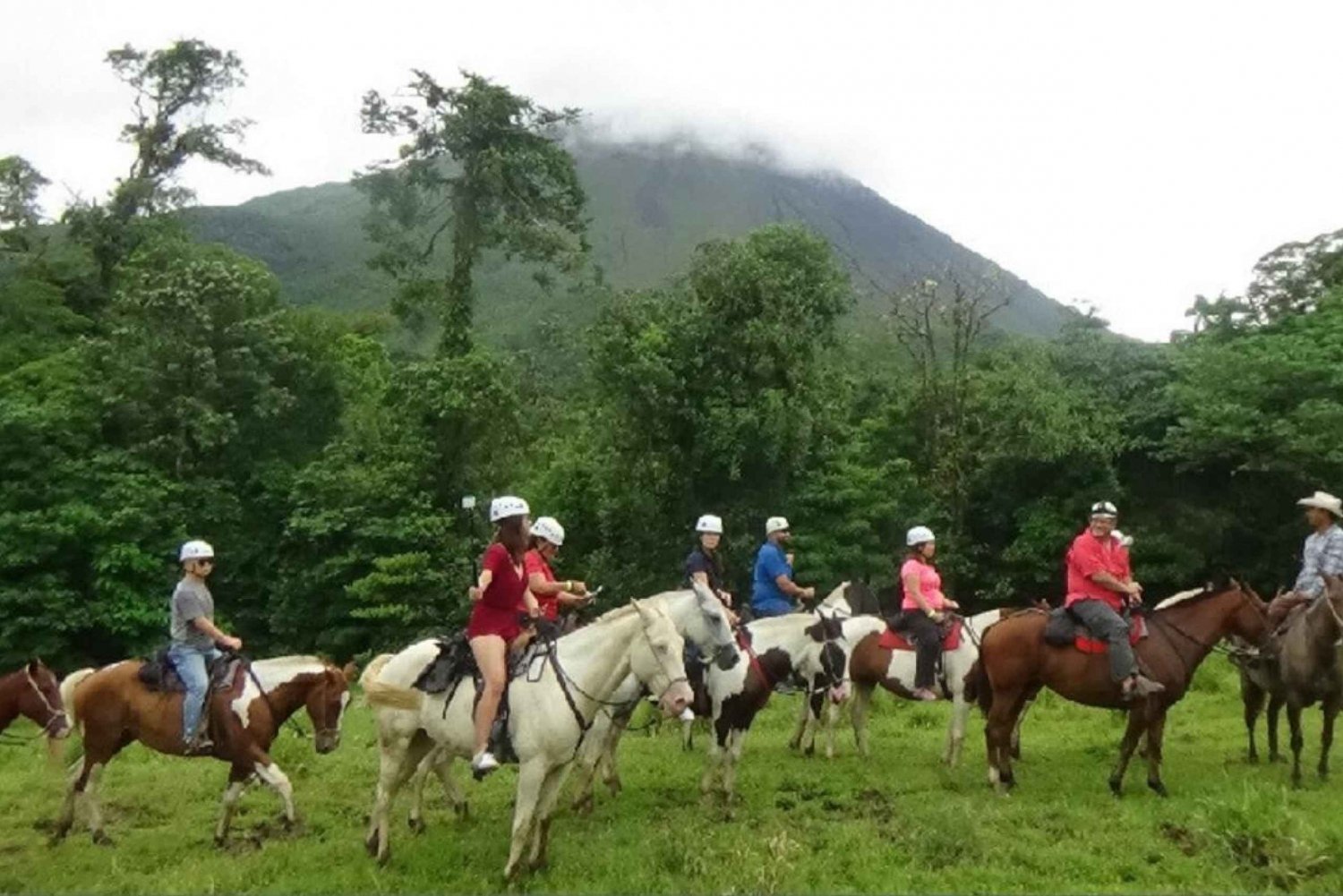 Aventura dupla de quadriciclo + passeio a cavalo pelo vulcão