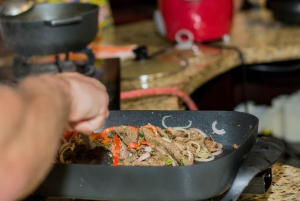 Aula de culinária combinada e aula de salsa