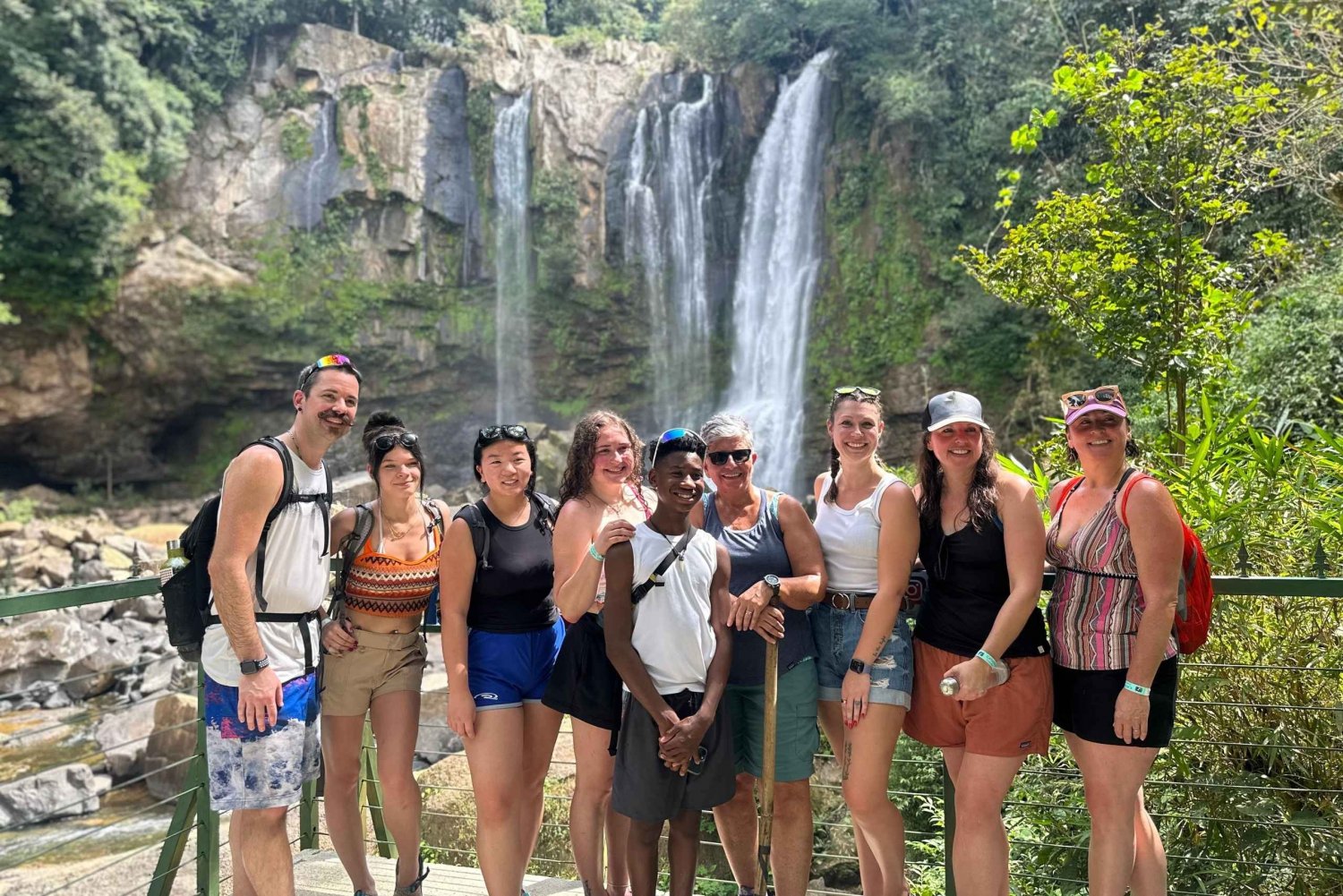 Njut av och utforska det fantastiska vattenfallet Nauyaca!
