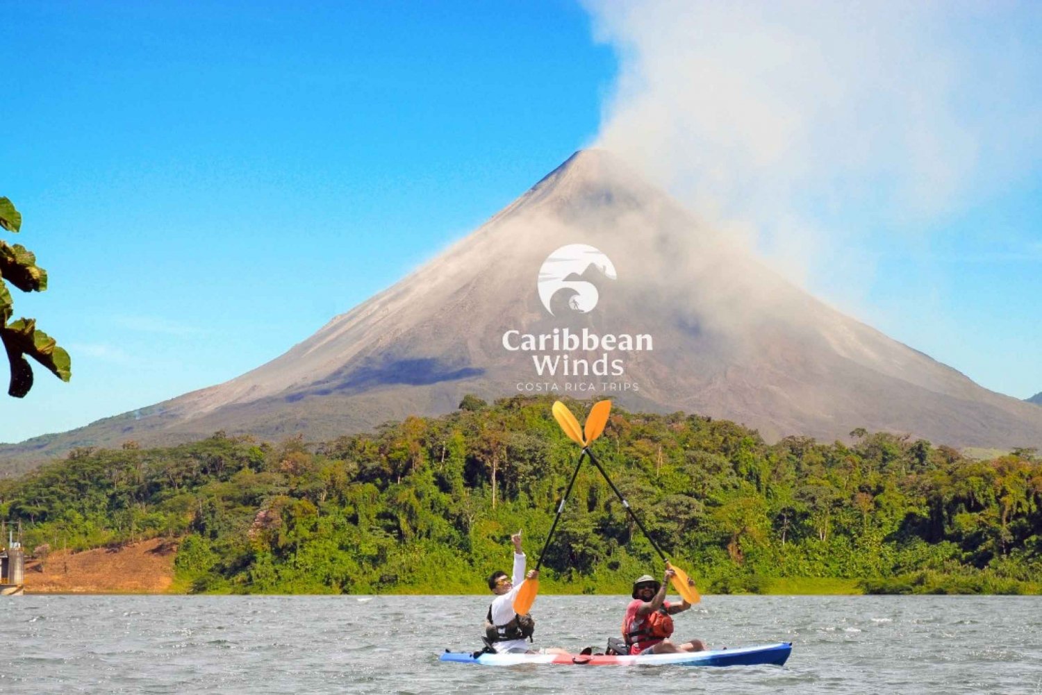 Aproveite a melhor vista do vulcão em nosso passeio de caiaque no Lago Arenal