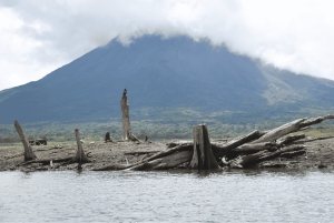 Njut av den bästa vulkanutsikten på vår kajaktur på Arenalsjön